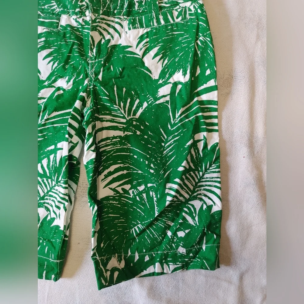 Old Navy Green and White Bermuda Shorts with Tropical Print - Picture 4 of 5